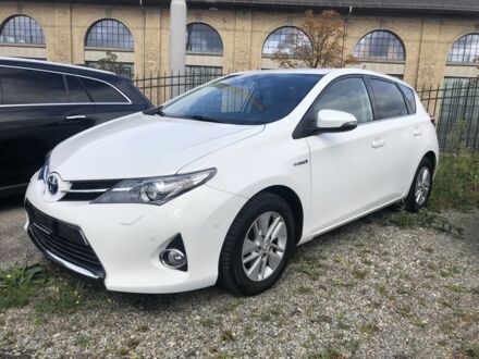 Белый Тойота Аурис, объемом двигателя 1.8 л и пробегом 98 тыс. км за 6538 $, фото 1 на Automoto.ua