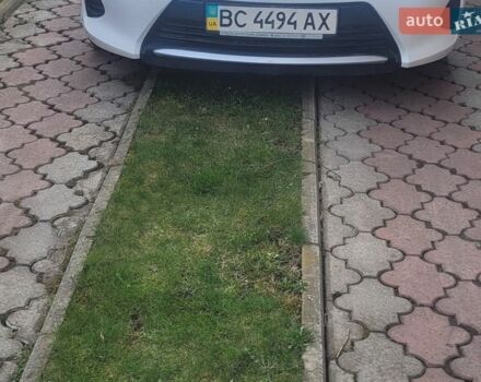 Белый Тойота Аурис, объемом двигателя 1.6 л и пробегом 64 тыс. км за 10500 $, фото 1 на Automoto.ua