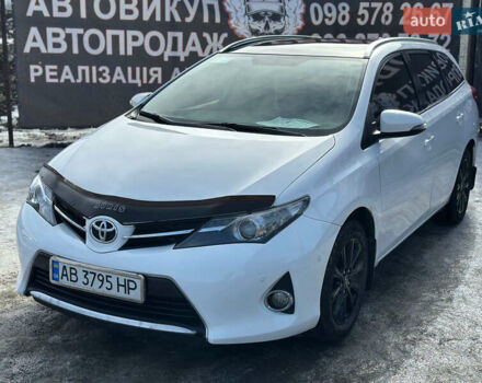 Белый Тойота Аурис, объемом двигателя 2 л и пробегом 235 тыс. км за 9900 $, фото 1 на Automoto.ua