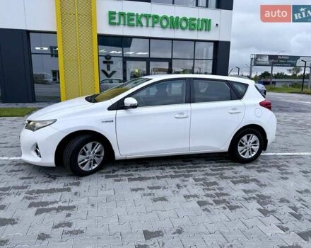 Белый Тойота Аурис, объемом двигателя 1.8 л и пробегом 216 тыс. км за 14400 $, фото 1 на Automoto.ua