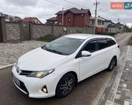 Білий Тойота Ауріс, об'ємом двигуна 1.8 л та пробігом 145 тис. км за 10900 $, фото 1 на Automoto.ua