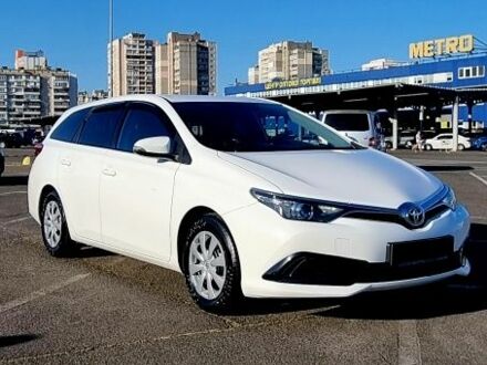 Белый Тойота Аурис, объемом двигателя 0 л и пробегом 256 тыс. км за 10700 $, фото 1 на Automoto.ua