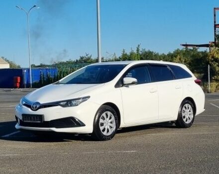 Белый Тойота Аурис, объемом двигателя 0 л и пробегом 256 тыс. км за 10700 $, фото 1 на Automoto.ua