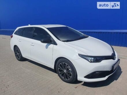 Тойота Ауріс 2015 у Шепетовке на Automoto.ua Білий Тойота Ауріс, об'ємом двигуна 1.6 л та пробігом 190 тис. км за 10000 $, фото 1 на Automoto.ua