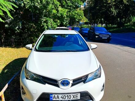 Белый Тойота Аурис, объемом двигателя 1.8 л и пробегом 170 тыс. км за 11700 $, фото 1 на Automoto.ua