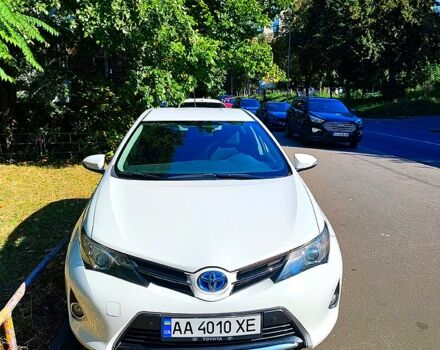 Белый Тойота Аурис, объемом двигателя 1.8 л и пробегом 170 тыс. км за 11700 $, фото 1 на Automoto.ua
