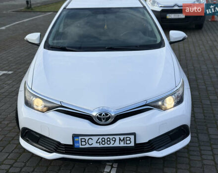 Белый Тойота Аурис, объемом двигателя 1.4 л и пробегом 288 тыс. км за 9250 $, фото 1 на Automoto.ua