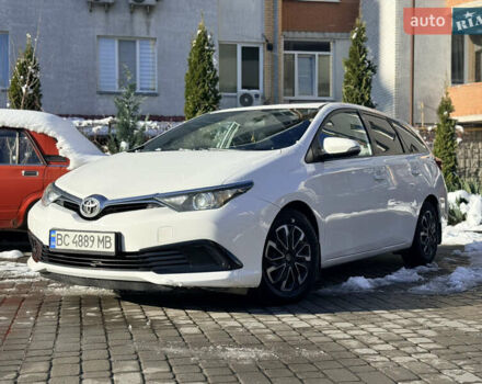 Белый Тойота Аурис, объемом двигателя 1.36 л и пробегом 288 тыс. км за 9800 $, фото 1 на Automoto.ua