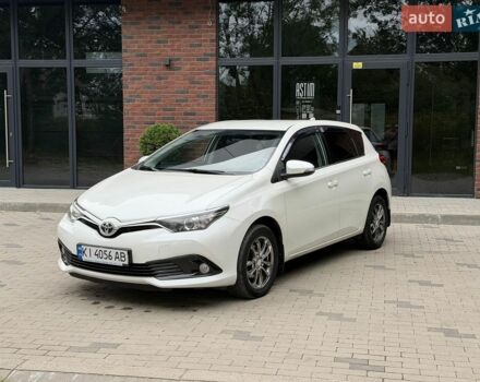 Белый Тойота Аурис, объемом двигателя 1.6 л и пробегом 210 тыс. км за 13450 $, фото 1 на Automoto.ua
