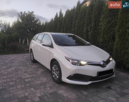 Белый Тойота Аурис, объемом двигателя 1.6 л и пробегом 153 тыс. км за 13700 $, фото 1 на Automoto.ua