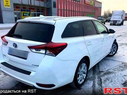Тойота Ауріс 2017 у Харкові на Automoto.ua Білий Тойота Ауріс, об'ємом двигуна 1.8 л та пробігом 98 тис. км за 16800 $, фото 1 на Automoto.ua