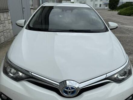 Тойота Аурис 2017 в Луцке на Automoto.ua Белый Тойота Аурис, объемом двигателя 1.8 л и пробегом 52 тыс. км за 15700 $, фото 1 на Automoto.ua