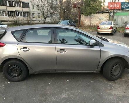 Бежевий Тойота Ауріс, об'ємом двигуна 1.33 л та пробігом 645 тис. км за 6300 $, фото 1 на Automoto.ua