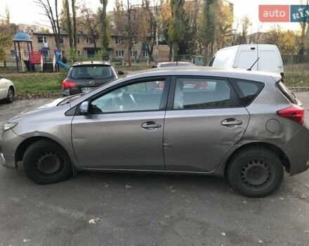 Бежевий Тойота Ауріс, об'ємом двигуна 1.33 л та пробігом 645 тис. км за 6300 $, фото 2 на Automoto.ua