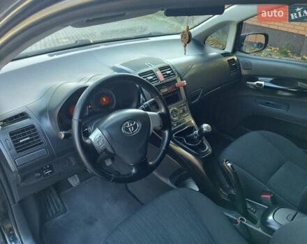 Черный Тойота Аурис, объемом двигателя 1.6 л и пробегом 199 тыс. км за 5950 $, фото 3 на Automoto.ua