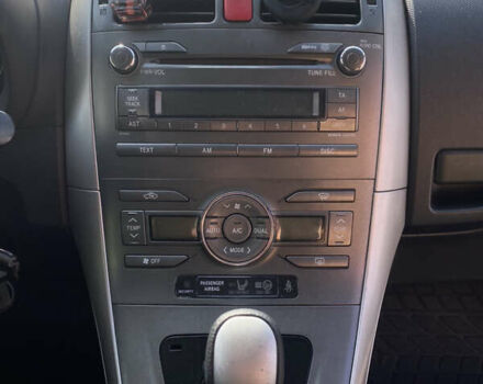 Черный Тойота Аурис, объемом двигателя 1.6 л и пробегом 169 тыс. км за 7500 $, фото 21 на Automoto.ua