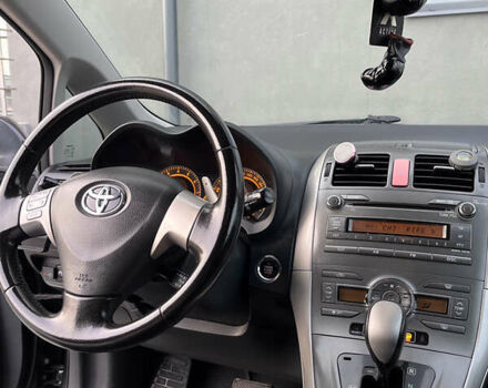 Черный Тойота Аурис, объемом двигателя 1.6 л и пробегом 207 тыс. км за 7200 $, фото 5 на Automoto.ua