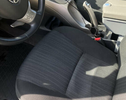 Черный Тойота Аурис, объемом двигателя 1.6 л и пробегом 169 тыс. км за 7500 $, фото 25 на Automoto.ua