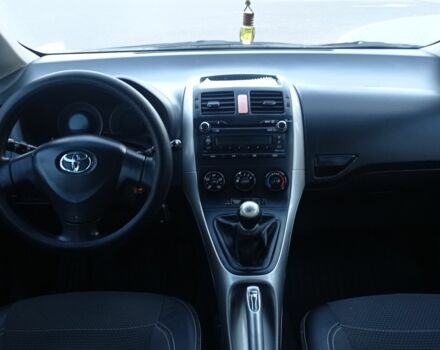 Черный Тойота Аурис, объемом двигателя 1.6 л и пробегом 236 тыс. км за 5900 $, фото 5 на Automoto.ua