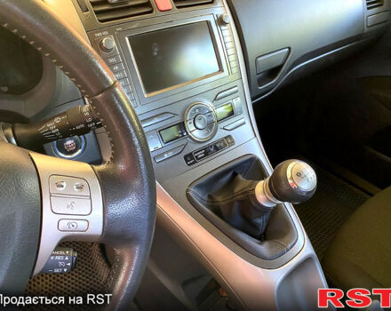 Черный Тойота Аурис, объемом двигателя 2.2 л и пробегом 240 тыс. км за 7700 $, фото 11 на Automoto.ua