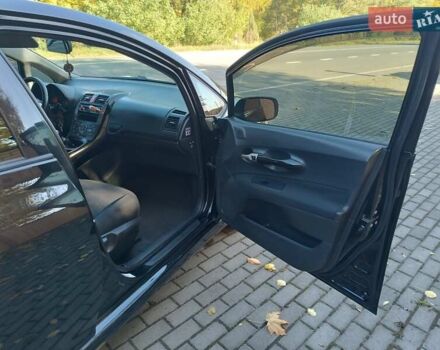 Черный Тойота Аурис, объемом двигателя 1.6 л и пробегом 199 тыс. км за 5950 $, фото 27 на Automoto.ua