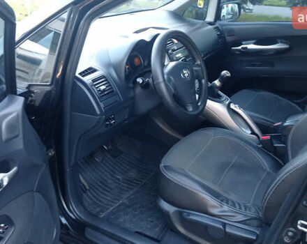 Черный Тойота Аурис, объемом двигателя 1.6 л и пробегом 236 тыс. км за 5900 $, фото 8 на Automoto.ua