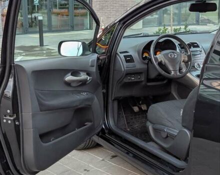 Черный Тойота Аурис, объемом двигателя 2 л и пробегом 167 тыс. км за 6200 $, фото 15 на Automoto.ua