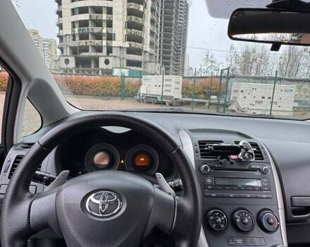 Черный Тойота Аурис, объемом двигателя 1.6 л и пробегом 149 тыс. км за 6700 $, фото 7 на Automoto.ua