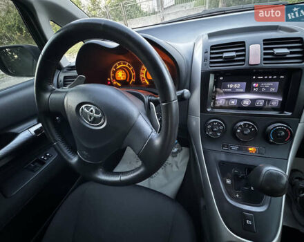 Черный Тойота Аурис, объемом двигателя 1.6 л и пробегом 245 тыс. км за 7000 $, фото 19 на Automoto.ua