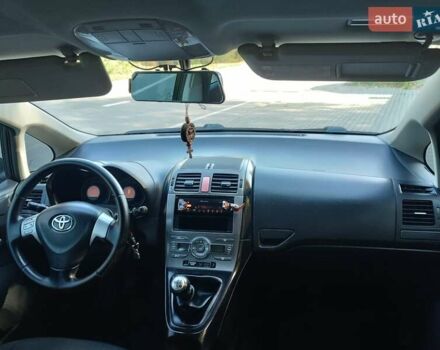 Черный Тойота Аурис, объемом двигателя 1.6 л и пробегом 199 тыс. км за 5950 $, фото 28 на Automoto.ua