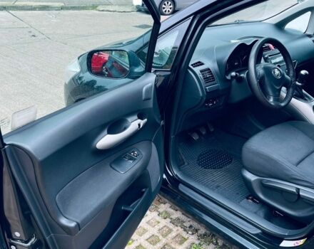 Чорний Тойота Ауріс, об'ємом двигуна 1.4 л та пробігом 3 тис. км за 6300 $, фото 9 на Automoto.ua