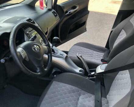 Черный Тойота Аурис, объемом двигателя 1.4 л и пробегом 272 тыс. км за 5900 $, фото 18 на Automoto.ua