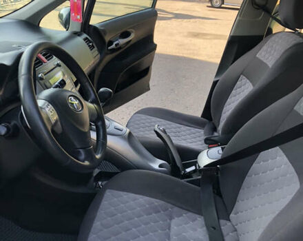 Черный Тойота Аурис, объемом двигателя 1.4 л и пробегом 272 тыс. км за 5900 $, фото 17 на Automoto.ua