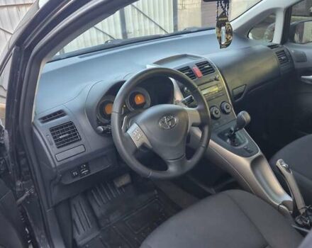 Черный Тойота Аурис, объемом двигателя 1.6 л и пробегом 145 тыс. км за 6699 $, фото 1 на Automoto.ua