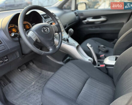 Черный Тойота Аурис, объемом двигателя 1.6 л и пробегом 113 тыс. км за 7400 $, фото 18 на Automoto.ua