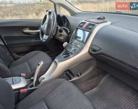 Черный Тойота Аурис, объемом двигателя 1.6 л и пробегом 134 тыс. км за 6900 $, фото 30 на Automoto.ua