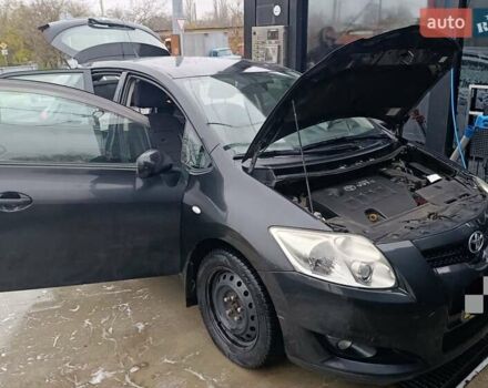 Чорний Тойота Ауріс, об'ємом двигуна 1.6 л та пробігом 154 тис. км за 6700 $, фото 2 на Automoto.ua