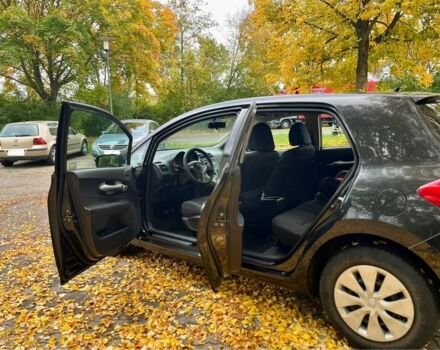 Чорний Тойота Ауріс, об'ємом двигуна 1.4 л та пробігом 3 тис. км за 6300 $, фото 5 на Automoto.ua