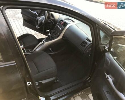 Черный Тойота Аурис, объемом двигателя 1.6 л и пробегом 141 тыс. км за 6200 $, фото 12 на Automoto.ua