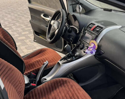 Черный Тойота Аурис, объемом двигателя 1.6 л и пробегом 180 тыс. км за 6600 $, фото 12 на Automoto.ua