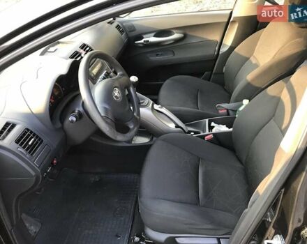 Черный Тойота Аурис, объемом двигателя 1.6 л и пробегом 141 тыс. км за 6200 $, фото 7 на Automoto.ua