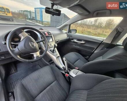 Черный Тойота Аурис, объемом двигателя 1.6 л и пробегом 134 тыс. км за 6900 $, фото 37 на Automoto.ua