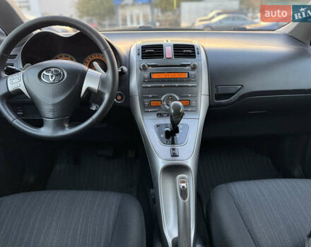 Черный Тойота Аурис, объемом двигателя 1.6 л и пробегом 113 тыс. км за 7400 $, фото 15 на Automoto.ua