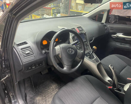 Чорний Тойота Ауріс, об'ємом двигуна 1.6 л та пробігом 192 тис. км за 5850 $, фото 2 на Automoto.ua