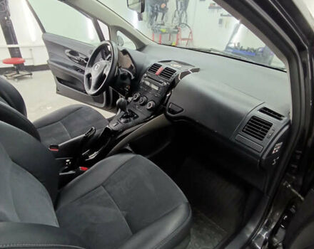 Чорний Тойота Ауріс, об'ємом двигуна 1.6 л та пробігом 187 тис. км за 6200 $, фото 23 на Automoto.ua