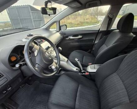 Черный Тойота Аурис, объемом двигателя 1.6 л и пробегом 134 тыс. км за 6900 $, фото 24 на Automoto.ua