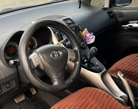 Черный Тойота Аурис, объемом двигателя 1.6 л и пробегом 180 тыс. км за 6600 $, фото 4 на Automoto.ua