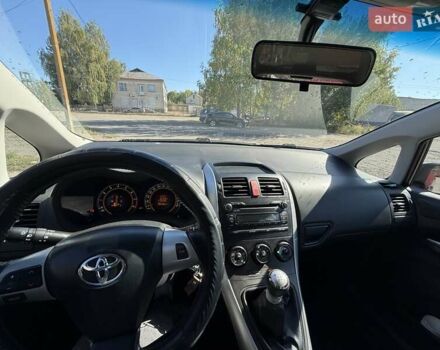 Черный Тойота Аурис, объемом двигателя 1.6 л и пробегом 188 тыс. км за 7500 $, фото 7 на Automoto.ua