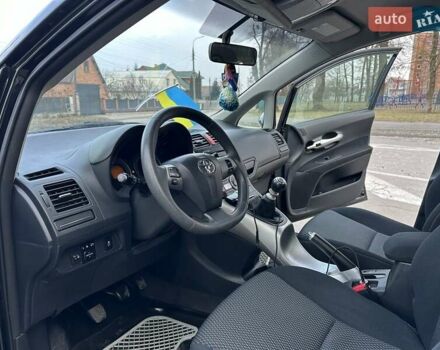 Черный Тойота Аурис, объемом двигателя 1.6 л и пробегом 227 тыс. км за 7850 $, фото 19 на Automoto.ua