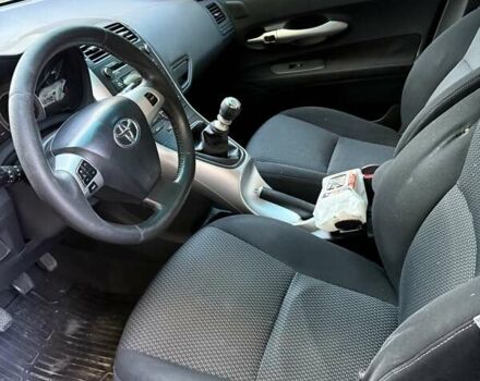 Черный Тойота Аурис, объемом двигателя 1.6 л и пробегом 301 тыс. км за 8300 $, фото 7 на Automoto.ua